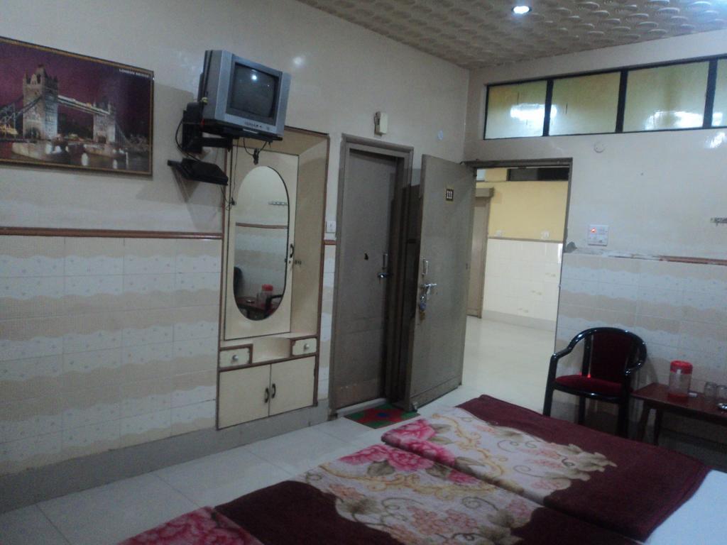 Hotel Jyoti Varanasi Exterior photo